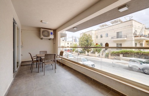 Swieqi Apartment | Modern Apartment Steps to St George's Bay