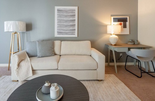 Crestline Heights Apartment | Modern Apartment in Prime Location (ID7913X24)