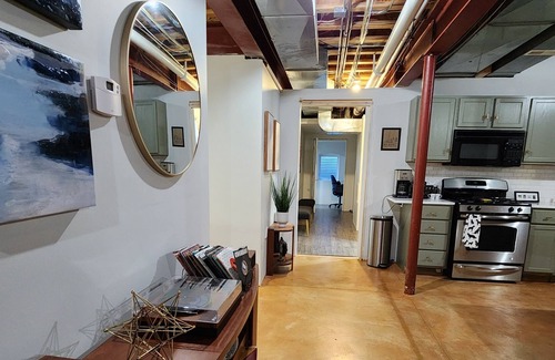 Wadsworth Apartment | Modern Apt close to Six Flags, Bristol Renaissance Fair & Great Lakes Naval base