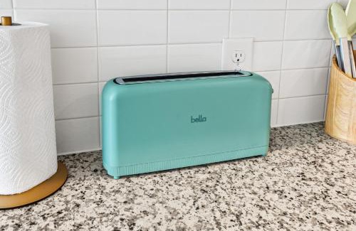 Boulevard Heights Apartment | Modern Apt in Grant Park Steps from BeltLine with Free Secure Garage Parking