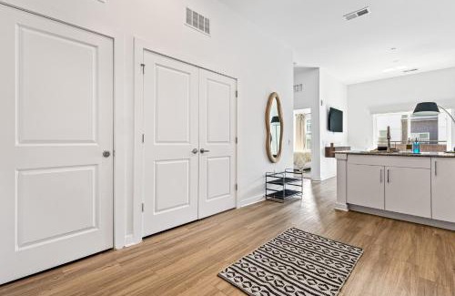 Boulevard Heights Apartment | Modern Apt in Grant Park Steps from BeltLine with Free Secure Garage Parking