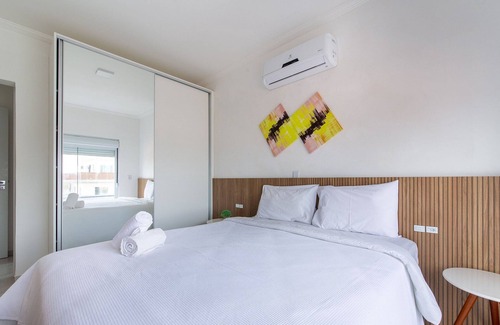 Santinho Apartment | Modern apt w/Barbecue 600m From the Beach Com305