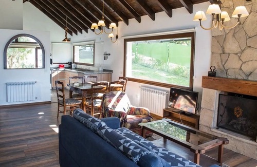 San Carlos de Bariloche Ski Chalet | Modern house with great location, stunning views and BBQ area