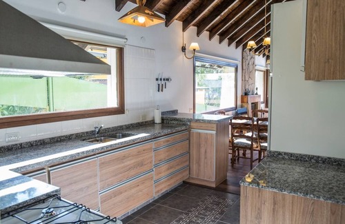 San Carlos de Bariloche Ski Chalet | Modern house with great location, stunning views and BBQ area