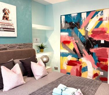 Liverpool House | Modern Art House - serviced accomodation