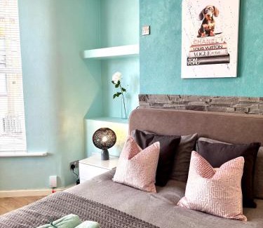 Liverpool House | Modern Art House - serviced accomodation