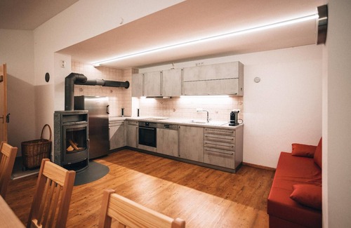 Kollnburg Apartment | Modern Ausgestattetes Ferienhaus für bis zu 11 Personen Mitten im Wald Gelegen