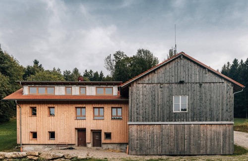 Kollnburg Apartment | Modern Ausgestattetes Ferienhaus für bis zu 11 Personen Mitten im Wald Gelegen