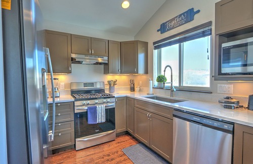 Glenwood Springs Apartment | Modern Barn Apartment w/Fireplace & Grill, MTN Views, Near Town, 6 mi. to Skiing