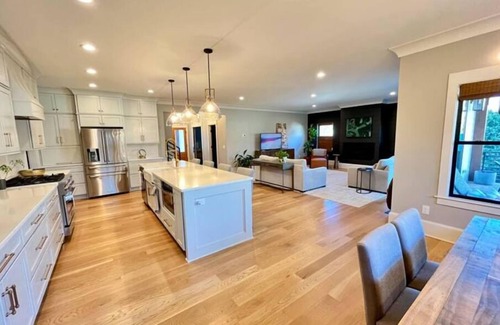 Greensboro House | Modern Bungalow 3 beds 3 baths