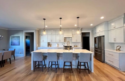 Greensboro House | Modern Bungalow 3 beds 3 baths