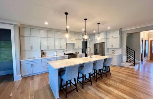 Greensboro House | Modern Bungalow 3 beds 3 baths