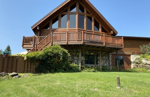 Lodi Cabin | Modern cabin with pool and hot tub and outdoor sauna! Wanderlust Cabin!