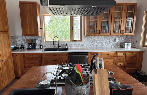 Hartsel Cabin | Modern cabin with WiFi, bordering Pike National Forest.