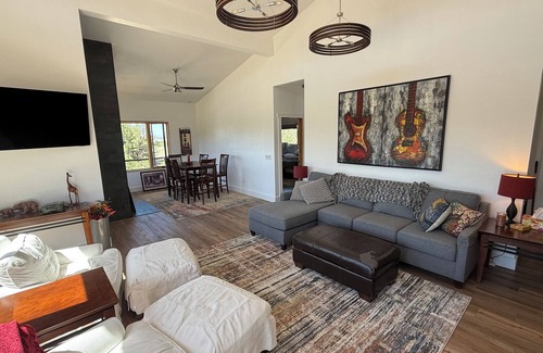 Hartsel Cabin | Modern cabin with WiFi, bordering Pike National Forest.