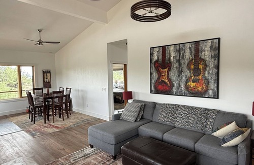 Hartsel Cabin | Modern cabin with WiFi, bordering Pike National Forest.