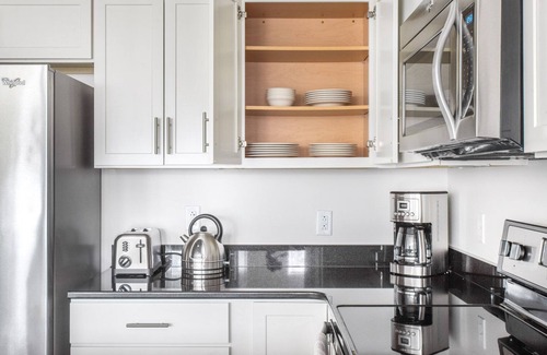 North Cambridge Apartment | Modern Cambridge 2BR w/W/D, Private access to Linear Park by Blueground