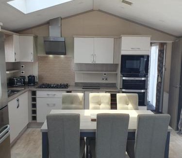 Kessingland Other | Modern Caravan With Beautiful Seaviews In Suffolk! Ref 90023Sv