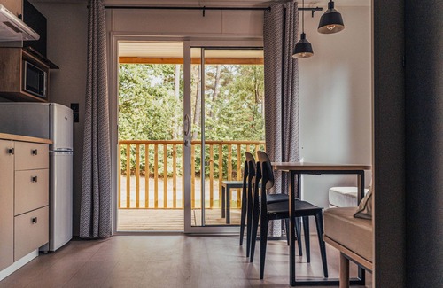 Vessem Ski Chalet | Modern chalet with luxury bathroom and screened porch