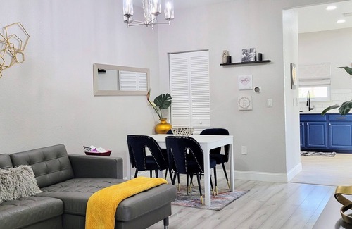 Old Seminole Heights House | Modern Chic center Tampa. Less than 15 minutes to local attractions and stadium.