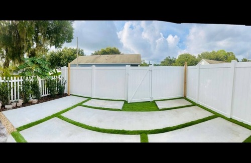 Old Seminole Heights House | Modern Chic center Tampa. Less than 15 minutes to local attractions and stadium.