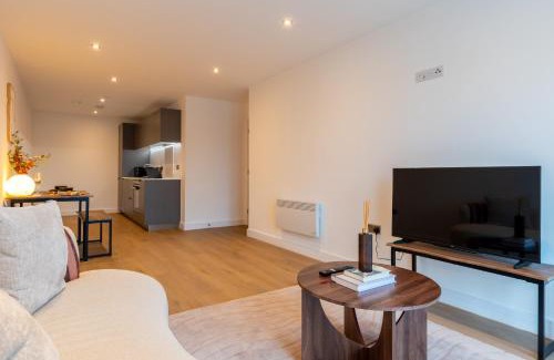 Leeds Apartment | Modern City Centre Flat with Terrace, Parking & Long Stay Friendly