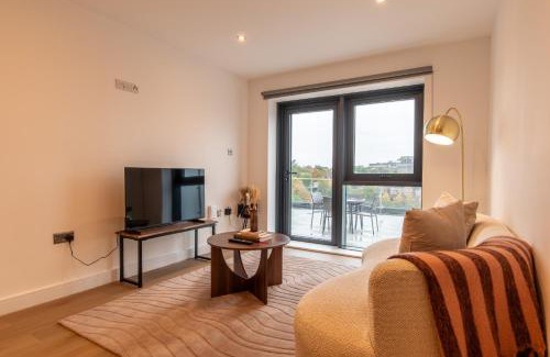 Leeds Apartment | Modern City Centre Flat with Terrace, Parking & Long Stay Friendly