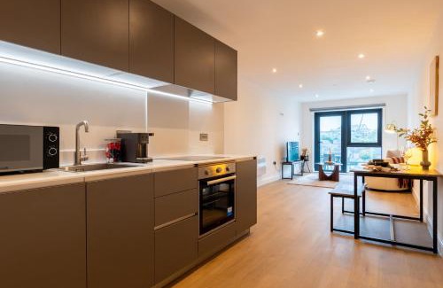 Leeds Apartment | Modern City Centre Flat with Terrace, Parking & Long Stay Friendly