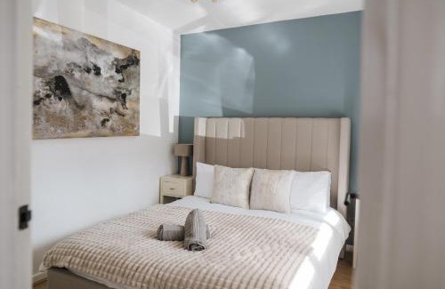 Manchester City Centre Apartment | Modern City-Centre Group Stay, Sleeps 12, Free Parking, by Manchester Piccadilly