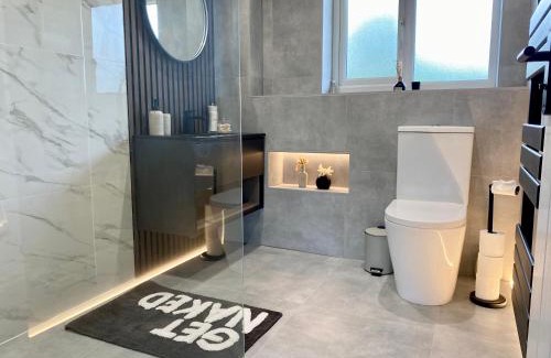 Manchester City Centre Apartment | Modern City-Centre Group Stay, Sleeps 12, Free Parking, by Manchester Piccadilly