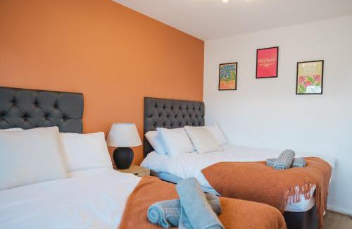 Manchester City Centre Apartment | Modern City-Centre Group Stay, Sleeps 12, Free Parking, by Manchester Piccadilly
