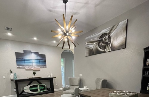 Candler House | Modern Clean Lake Weir Home - Close to Villages - Monthly Rentals Available