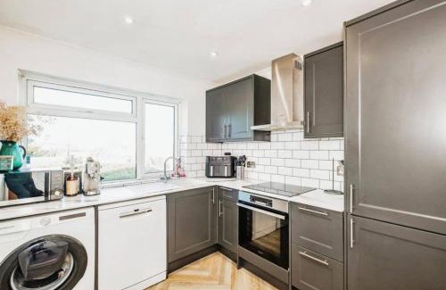 Lancing Apartment | Modern coastal 1 bed flat in Shoreham