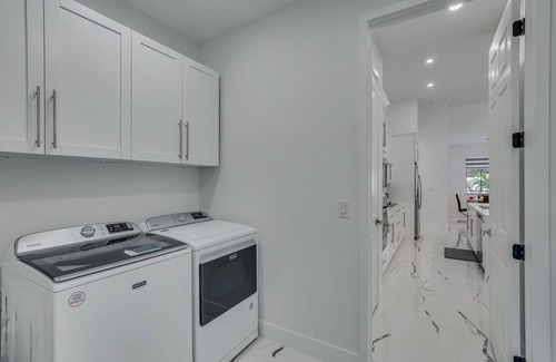 Mariner Villa | Modern coastal 3 bedrooms with Pool with Fireplace