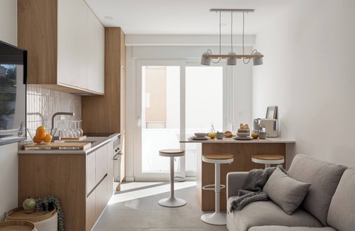 Seixal Apartment | Modern Coastal Apartment with Hot Tub