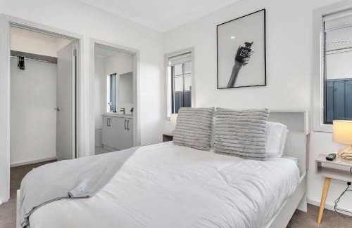 Aldinga Beach House | Modern Coastal Retreat in Aldinga Beach Just Steps from the Shore
