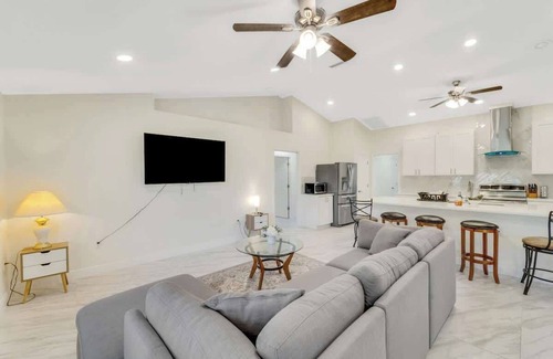 Port Charlotte House | Modern Comfort 3BR 2BA Home in Port Charlotte