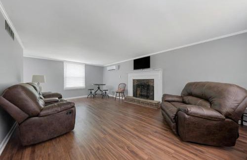 Glasgow Apartment | Modern Comfort Elegant Unit in Glasgow