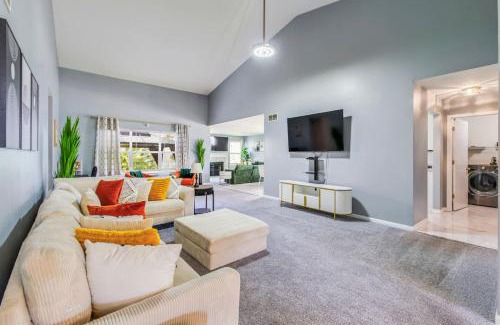 Afton House | Modern Comfort Loves Park - Stylish 3BR Getaway