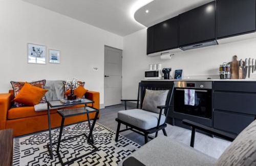 Fortis Green Apartment | Modern Comforts 2 BD Flat - Sleeps 5