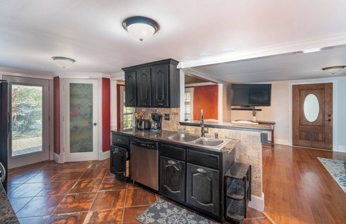 Madison Cottage | Modern comforts of home, close to all the amenities Madison Alabama has to offer