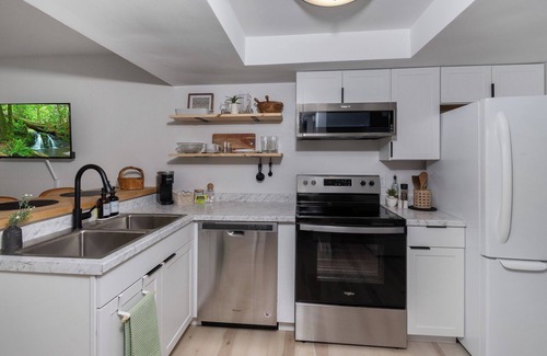 Seven Devils Condo | Modern condo located in the resort village of Seven Devils. Great views!