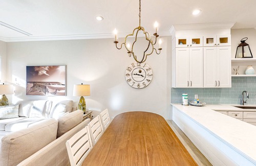 Seagrove Beach Condo | Modern condo with pool access, screened balcony, W/D, & bikes - close to beach
