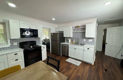 Belle Mina House | Modern Country 4BR 2 Living Rooms Fire Pit & Pickleball