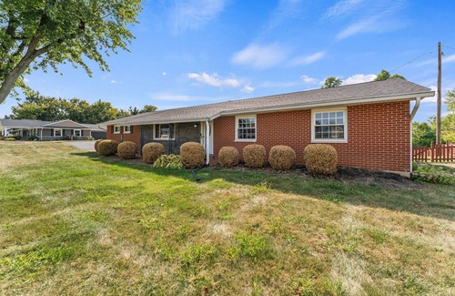 Beavercreek House | Modern & Cozy Beavercreek Retreat - 3BR Home w/Patio – Sleeps 8