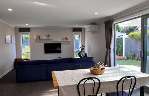 Leamington House | Modern & Cozy House in Cambridge - 5 minutes to lake Karapiro