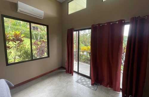 Quebrada La Gamba Villa | Modern villa with stunning jungle views