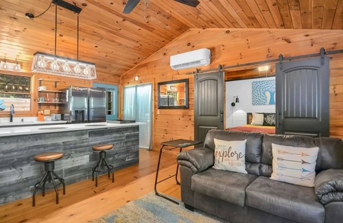 Ellijay Cottage | Modern Creekside Cottage - Nearby Vineyards/Hiking