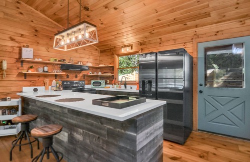 Ellijay Cottage | Modern Creekside Cottage - Nearby Vineyards/Hiking