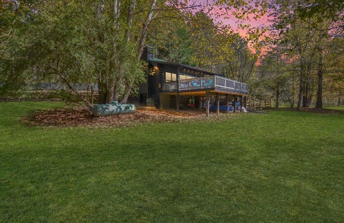 Ellijay Cottage | Modern Creekside Cottage - Nearby Vineyards/Hiking